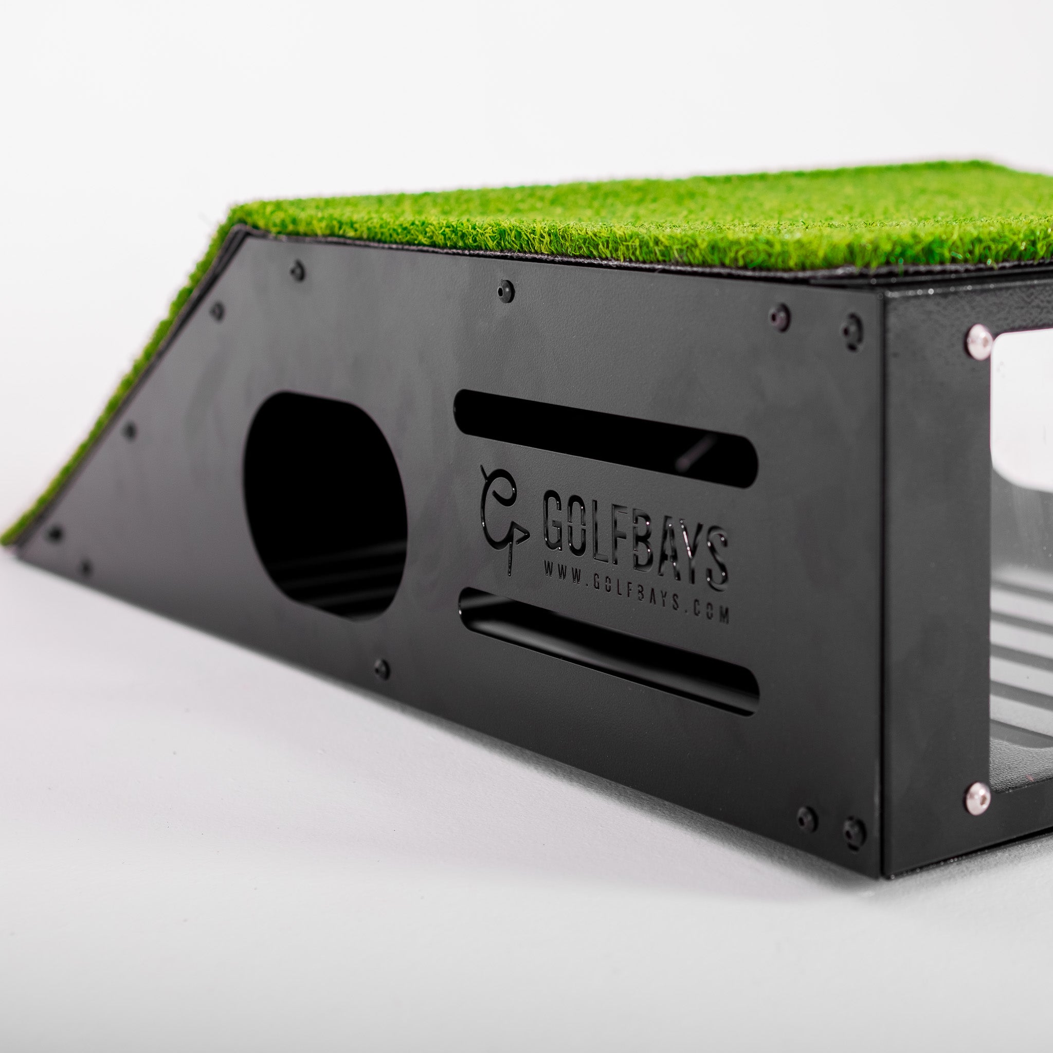 GolfBays Projektorgehäuse zur Bodenmontage, perfekt für den Indoor-Golfsimulator 