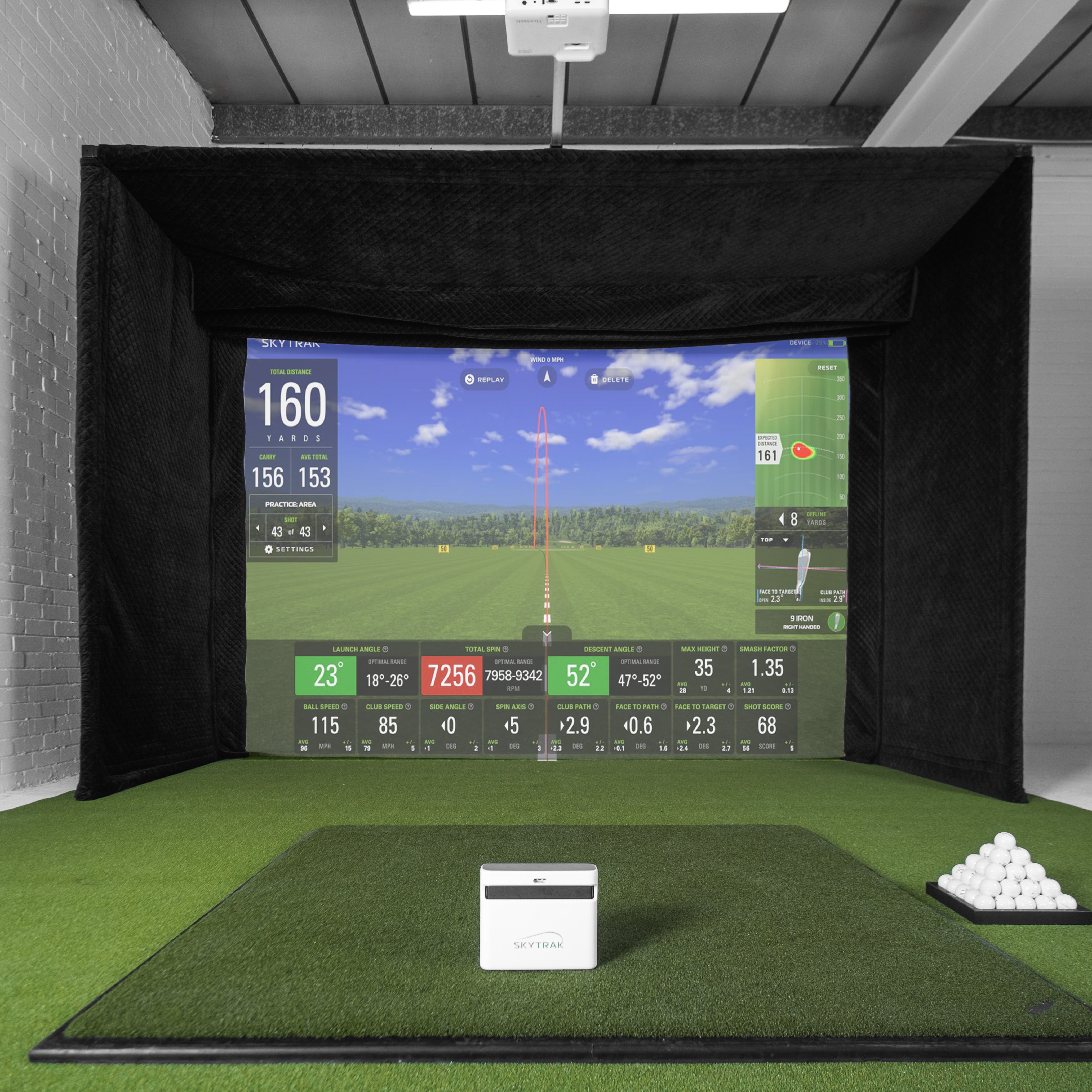 Skytrak+ GolfBays Lux Golfsimulator-Gehäuse-Paket